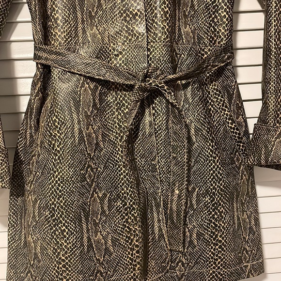 Dollhouse Outwear - Picture 5 of 5